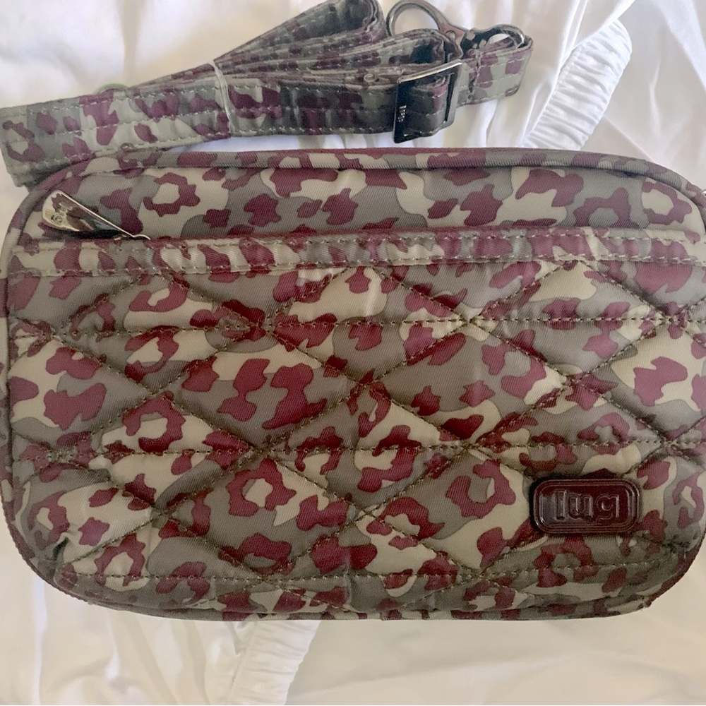 Lug roundabout wallet in leopard berry